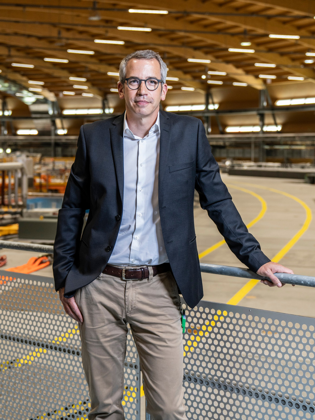 Christian Rüegg, directeur du PSI, à l’intérieur de la Source de Lumière Suisse SLS, qui bénéficiera maintenant d’un upgrade pour la recherche du futur. 