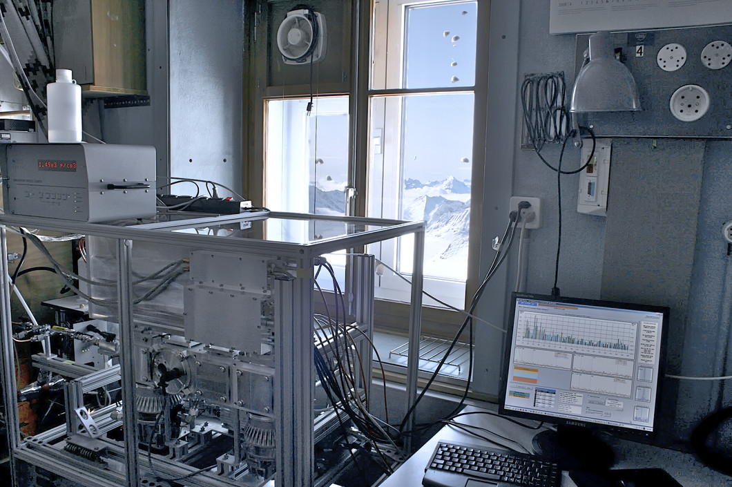The new mass spectrometer at the Jungfraujoch Research Station.