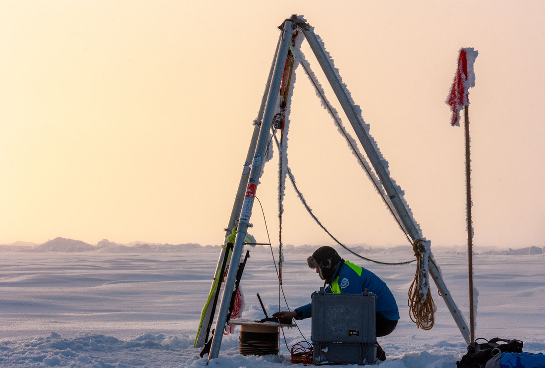 Des chercheurs installent une station de mesure dans l'Arctique 