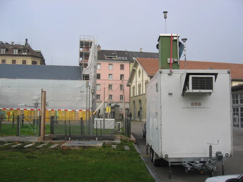 Field deployment of a Rotating Drum Impactor (RDI, green cabinet on top of the instrument trailer) in Zürich Kaserne.