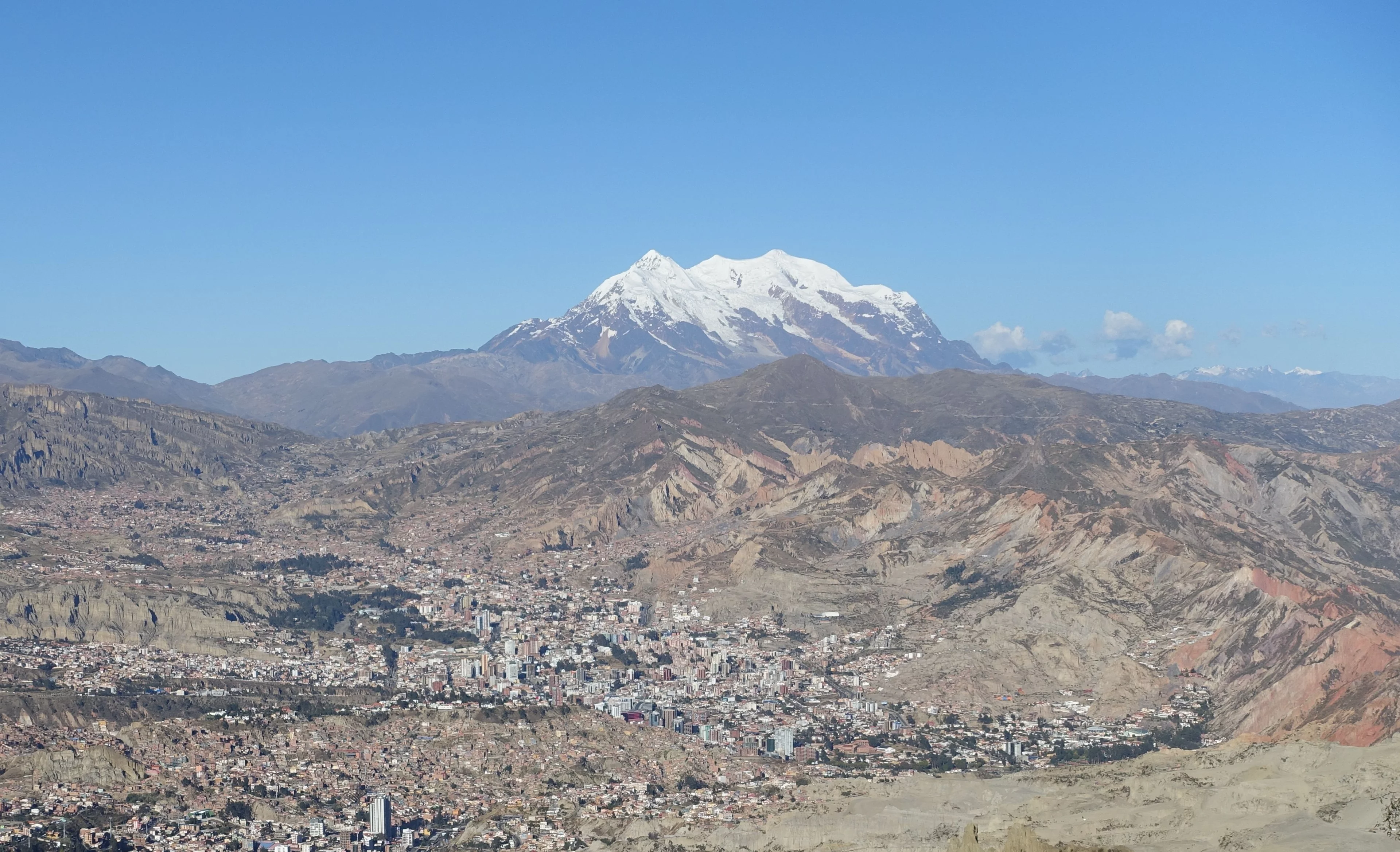 Blick von La Paz auf den Gletscher des Nevado Illimani in  Bolivien. (Foto: Paul Scherrer Institut/Theo Jenk)