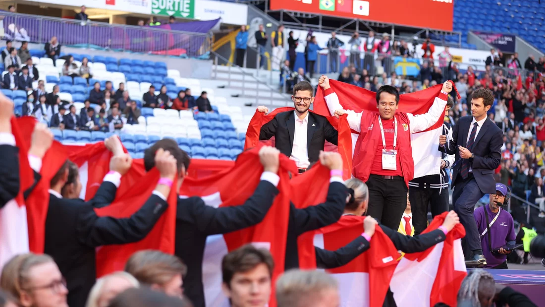 The crowd in the stadium cheers the proud winners. © Himal Reece/SwissSkills