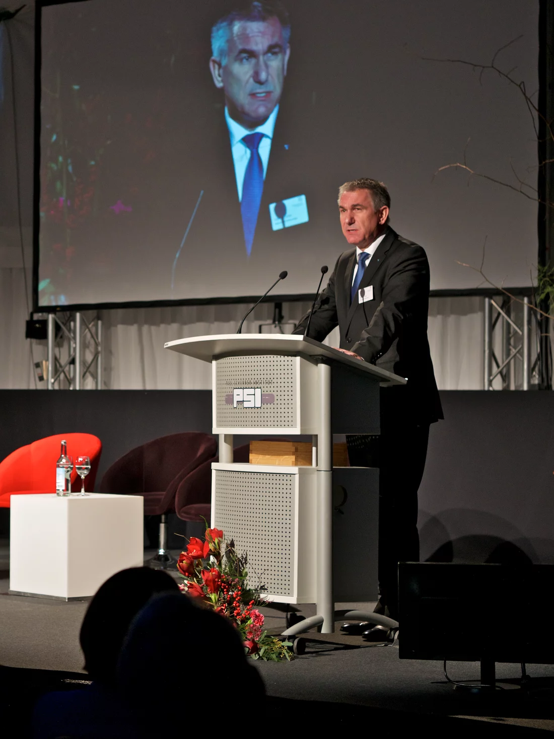 Alex Hürzeler, Regierungsrat Kanton Aargau,  unterstreicht den Nutzen des SwissFEL für den Hightech-Standort Aargau. (Foto: Paul Scherrer Institut/Markus Fischer)
