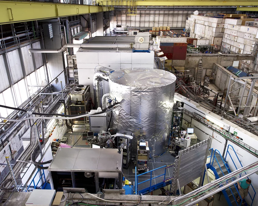 Der Zylinder ist die Temperatur-thermostatisierte CLOUD-Kammer am CERN.  Quelle: CERN