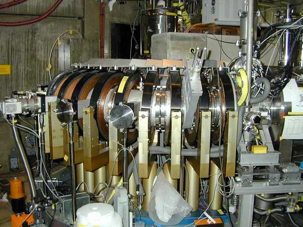 The muon extraction channel (MEC) transports the muon beam from the cyclotron trap (in the back behind the concrete block) to the target (front right). The curvature is needed to clean the muon beam from the huge amount of electrons that leave the cyclotron trap as well.