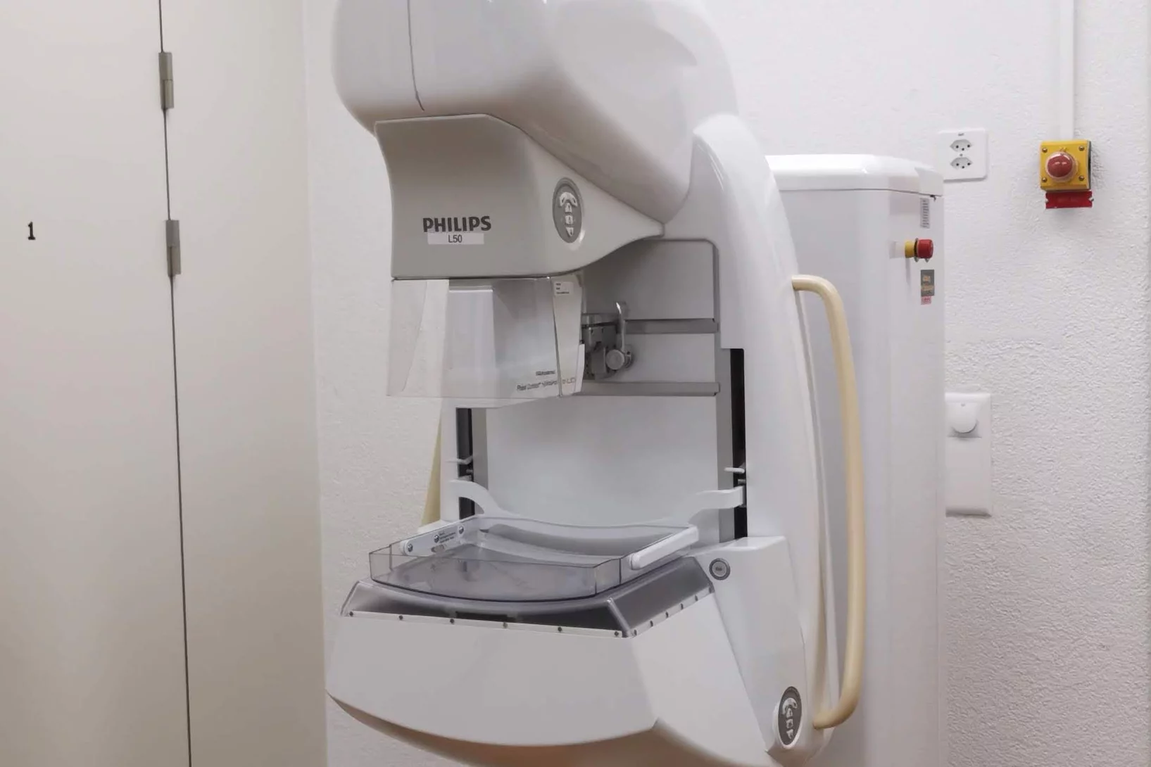 clinical grating-interferometry mammography system