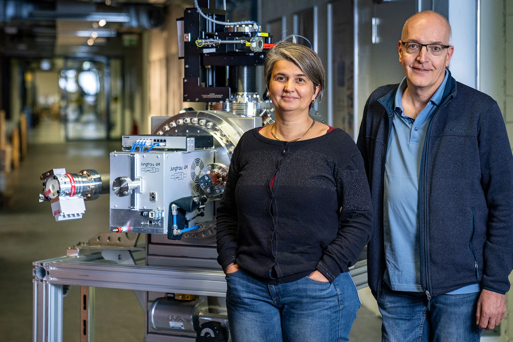 The Jungfrau detectors designed by the detector group at PSI for SwissFEL are today found in X-ray free electrons lasers throughout the world: a fact that Anna Bergamaschi (L), Bernd Schmitt (R) and colleagues are understandably proud of. (Photo: Paul Scherrer Institute / Mahir Dzambegovic)